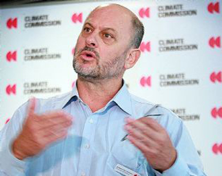 Tim Flannery at the launch of the Commission’s Tasmanian report. PHOTO KIM EISZELE (MERCURY).
