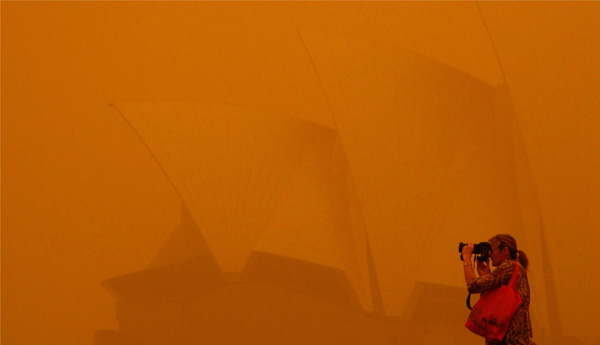 Sydney in a dust storm in September 2009, during the most recent El Niño event. PHOTO ROB GRIFFITH, ASSOCIATED PRESS